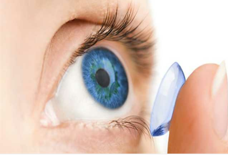 आँखों में लेंस लगाकर सोने से हो सकता है ‘केराटाइटिस’ का खतरा