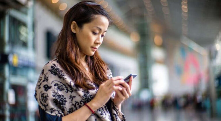 व्हाट्सएप्प, फेसबुक और इंस्टाग्राम की रफ़्तार कम होने का दिखाई दिया दुनिया भर के यूज़र्स पर असर।